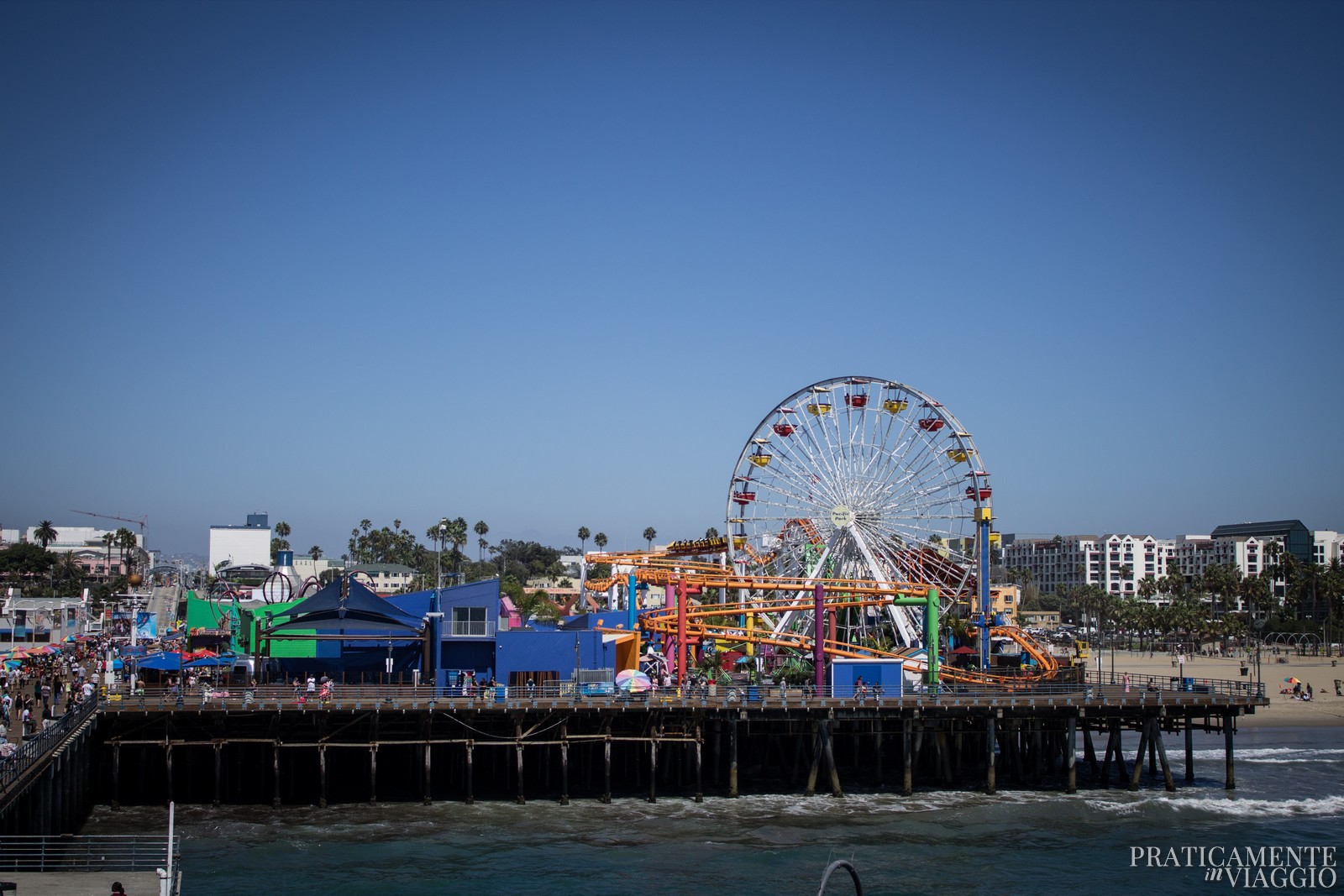 Santa Monica Pacific Park visto dalla fine del molo